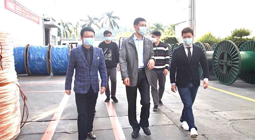  东莞市凤岗镇镇长宁康一行到DB电竞
视察指导复工复产工作