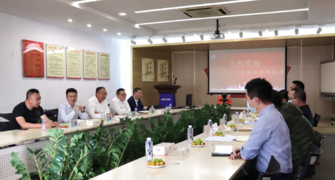 东莞市工信局与镇经发局领导莅临DB电竞
参观指导