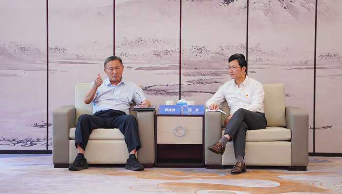 樟木头镇党委书记黄淦洪一行莅临DB电竞
调研指导
